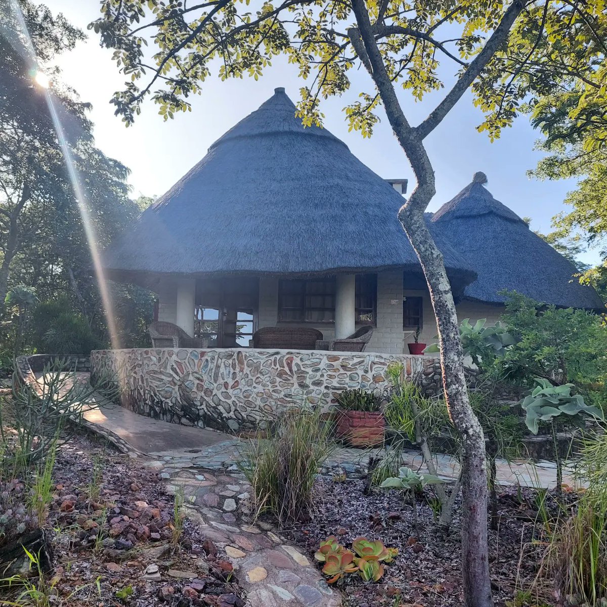 MusanganoL's tweet photo. Because Travelling before Christmas makes so much sense. Less congestion and better rates π₯ Welcome the 10% Off pre Christmas discount by @MusanganoL
#VisitMusanganoLodge
#Mutare
#Manicaland
#Zimbabwe
#VisitZimbabwe
#WhenInZim
#travelgram
#WOnderfulZimbabwe https://t.co/7aJECb1AwR