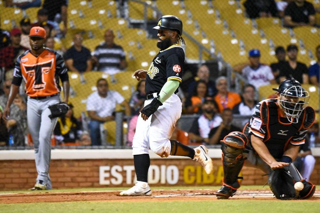 EJLantigua's tweet photo. Las Águilas Cibaeñas avanzan al Round Robin del torneo 2022-23. 

Han avanzado a la siguiente ronda en 32 de los últimos 37 torneos. En las 36 ediciones anteriores, han participado en 21 series finales con récord de 13-8. https://t.co/UAwETvhsiO