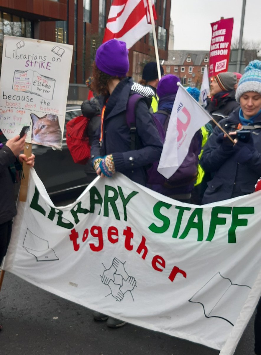 elmwarren's tweet photo. Leeds March for Higher Education! #ucuRISING @leedsucu @UoLUnison https://t.co/kLvDS3VqAO