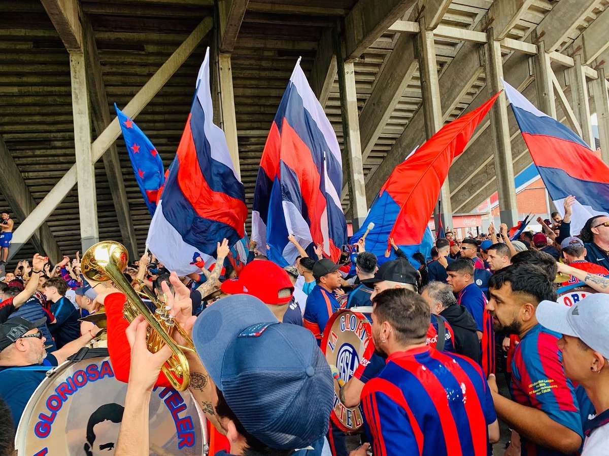 Feliz día del hincha a la más fiel 😍. 
A la que impidió que se vendiera San lorenzo🎉💙❤️

Siempre CASLA Nunca S.A

#SanLorenzoNoSeVende
#MasQue90Minutos 💙❤️
#DeBoedoAlMundo🌎✈️
#CuervosDeFlorida
#SLFederal
#Florida
#FloridaOeste
