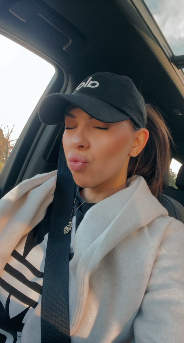 randypuig's tweet photo. Hump day. 3 finals to go bebes 🤍🫦 https://t.co/hnf6vJNxTd