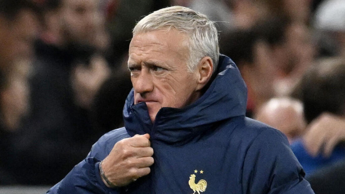 Deschamps doesn't look happy, he probably expected a 2-0 for France at this point.😛 #FRATUN #WorldCup2022