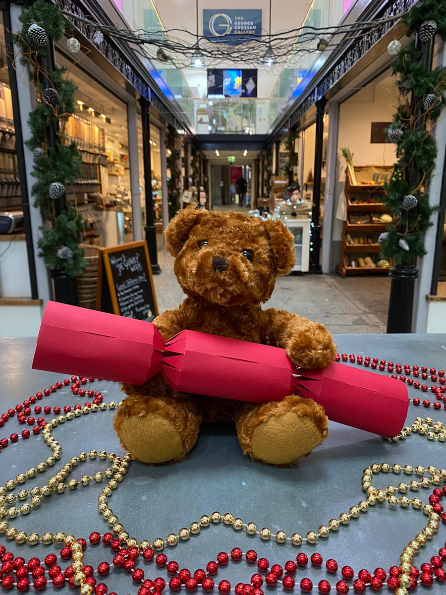 Come join us for late night shopping! We'll be open from 11:15am to 8pm tomorrow🎄

Why not come along and grab some plastic free, sustainable gifts? 🎁