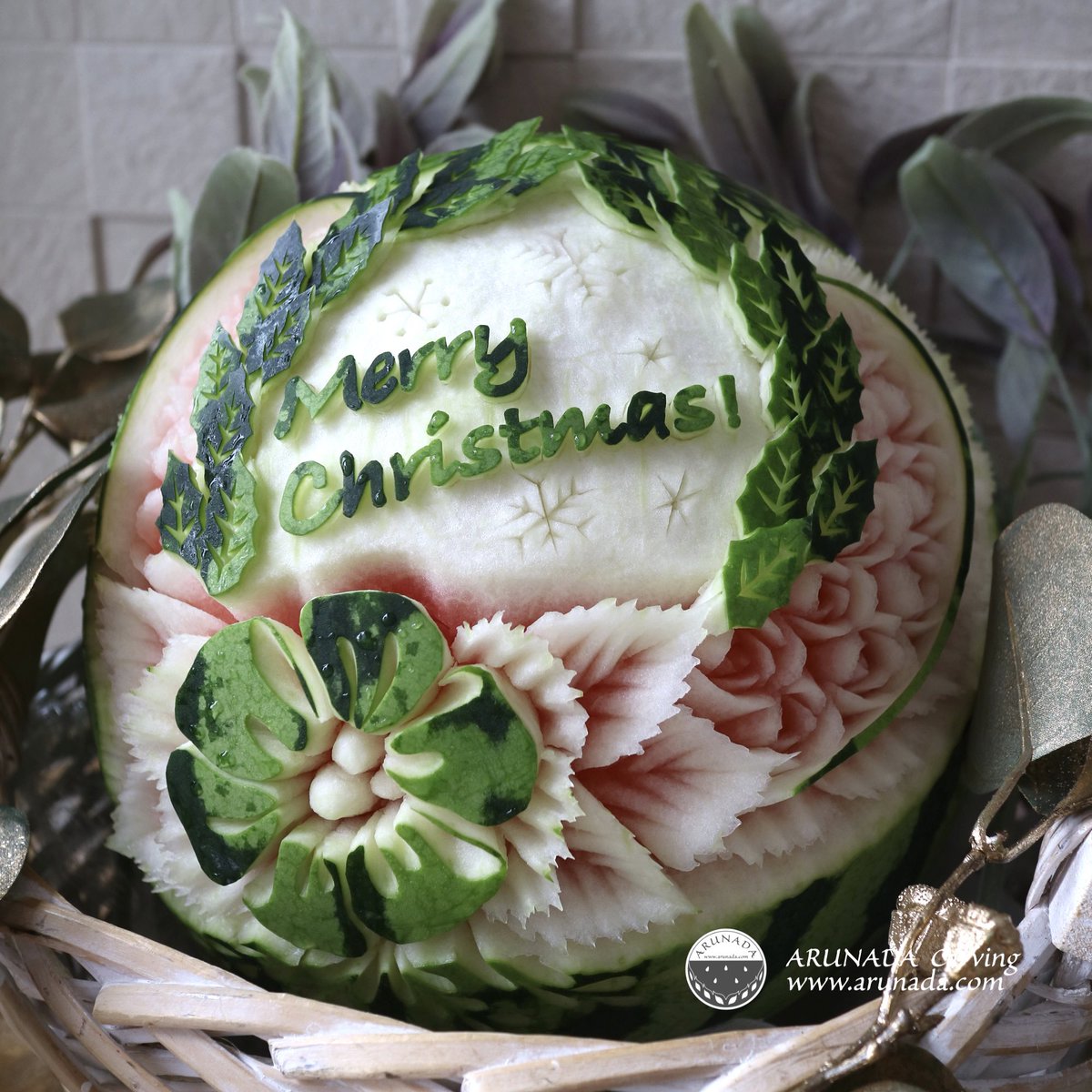 arunada_carving's tweet photo. #merrychristmas #christmas #holy #watermeloncarving #fruitcarving #christmascolor #arunada #クリスマス #フルーツカービング #すいか #クリスマスカラー https://t.co/wSp1CD9E0j