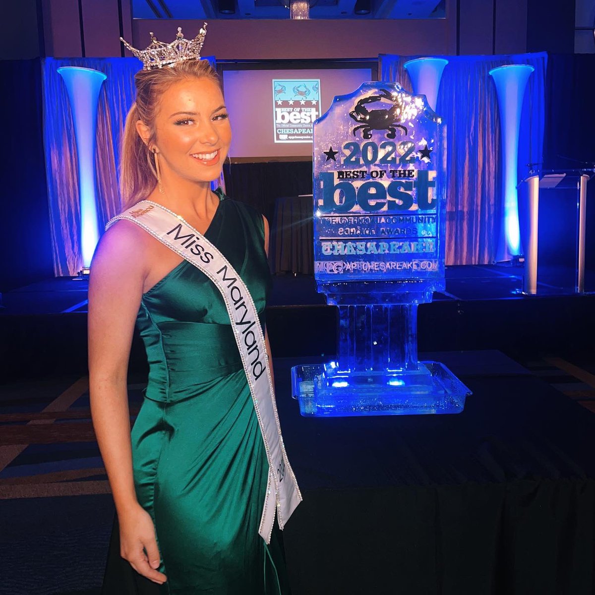 Tonight, I had the honor of emceeing the #BestofChesapeake award show at the Hyatt Regency in Cambridge, MD. As I handed awards to the many small businesses that impact Maryland, I was inspired to #shoplocal this holiday season! How will you do the same? ✨