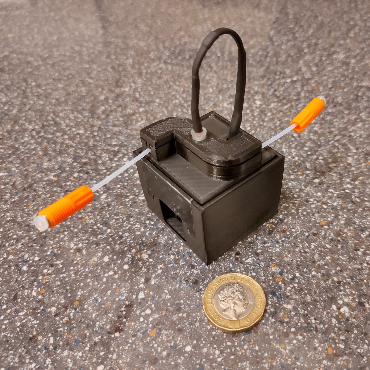 MedChemDan's tweet photo. Great fun geeking out @UK_ASF this week! 

Thanks for letting me present about the nitty gritty of #FlowChemistry library synthesis... Plus show off our addition to low cost inline slug detection 💡

Stay tuned for the publications! 🤓

#ASF2022 https://t.co/vsuRbzgKRm