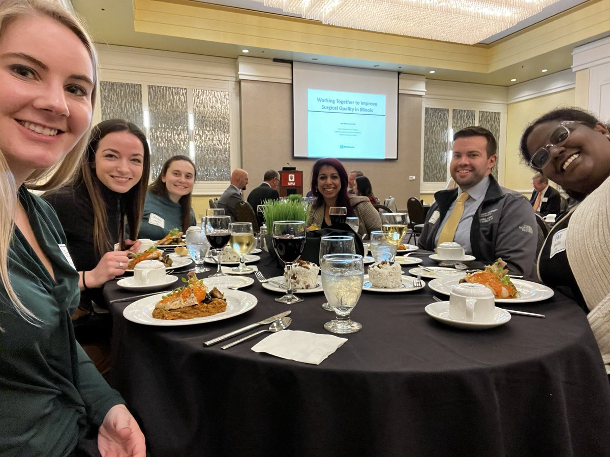 Free dinner? Say no more! Thanks Indiana chapter of @AmCollSurgeons for hosting and the excuse to catch up with attendings and coresidents @IU_Surgery