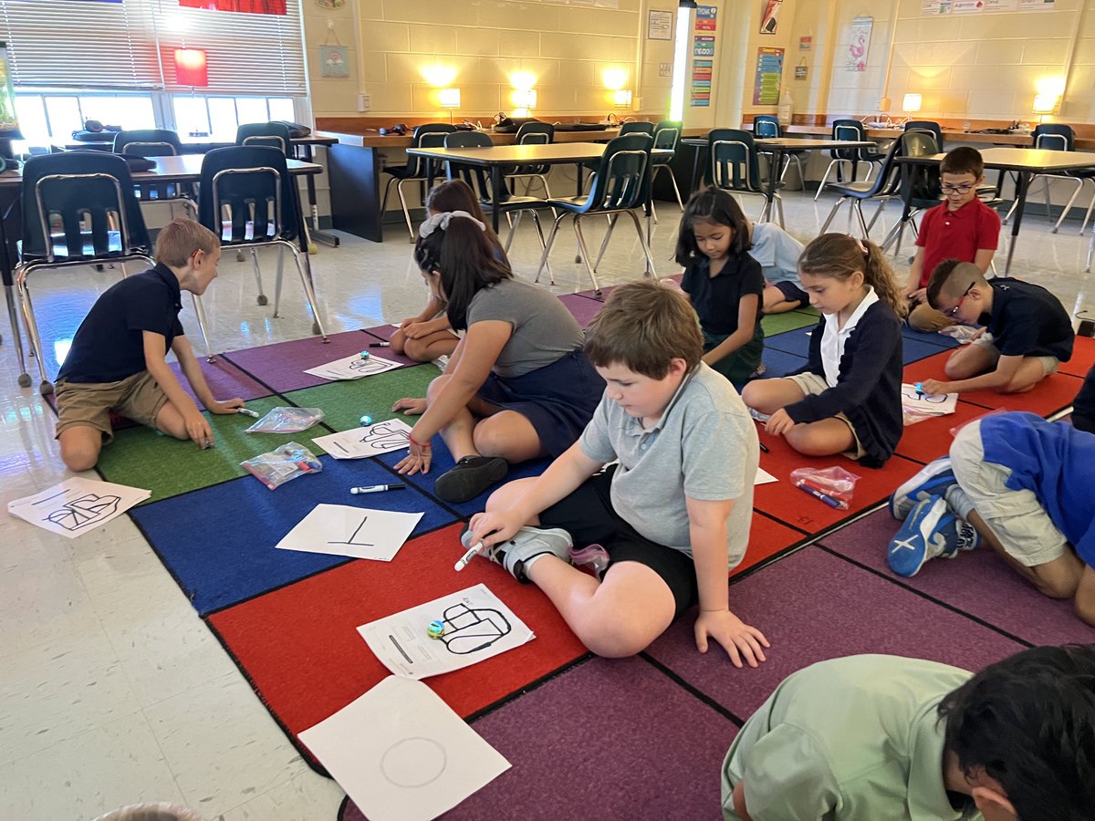 WolffSherrie's tweet photo. Mrs. Nobles class having fun learning how to use their Ozobots ⁦@CESCorkyBear⁩ ⁦@ccpssteam⁩ ⁦@LindyGeorge444⁩ https://t.co/JvGSmxFMmC