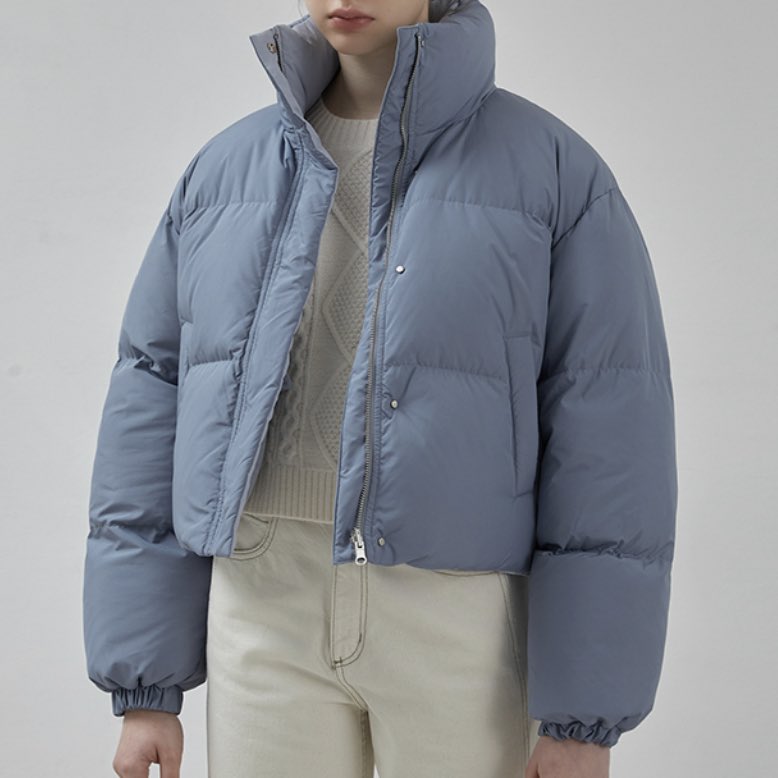 my_next_clothes's tweet photo. 📌라퍼지 포 우먼
리버시블 패딩이라는데 일단 하늘색이 너무 적당히 잘 뽑아져서 실물이 너무 궁금.. 아이보리색 패딩은 모자도 둥글둥글 주머니도 둥글둥글 넘 기엽 자고로 숏패딩은 좀 빵빵하고 폭 파묻히는 맛이 있어야👍🏻 하프코트도 귀여운데 지금은 너무 추워서 못 입을 듯🥲 https://t.co/2eKsgW0FUv