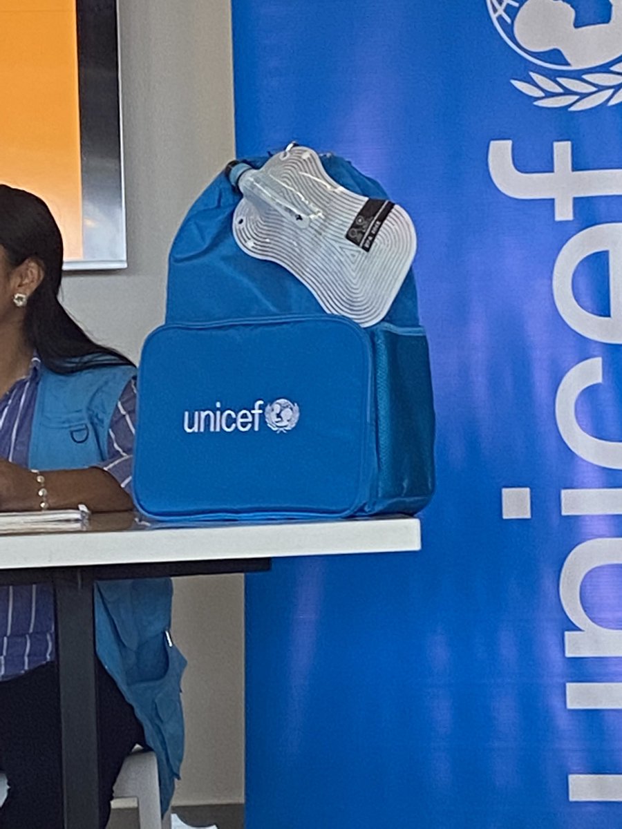 jroca2009's tweet photo. @promart_peru y @UNICEFperu se unen para dar acceso al agua segura, a las familias migrantes de nuestro país. Ellos entregarán purificadores de agua FairCap portátiles. Principalmente en el Norte del país.
En la foto está el purificador #promartconunicef https://t.co/WriFvBCFq7