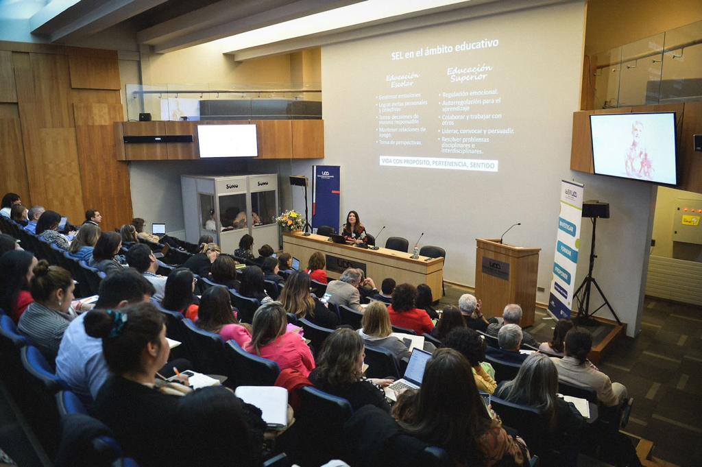 psicologiaudd's tweet photo. ¡Gracias a todos quienes nos acompañan durante esta jornada en el lanzamiento del #IBEMUDD en #Concepción!
Excelentes presentaciones de @jvarelat, Verónica Villarroel y @natashajcabrera 👏👏
@UDD_cl @InvestigaUDD @ps_jsilva @teresitaserrano https://t.co/slz2N71mDX
