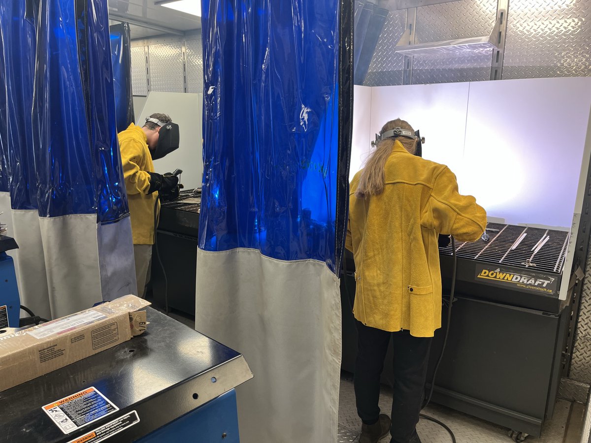 RRDSB_OYAP's tweet photo. At the #LevelUp Career Fair in Thunder Bay, seeing @rrdsb students inspired to become our future tradespeople: 
https://t.co/YNq4HL1ZMI https://t.co/Zb2tgOqVgs