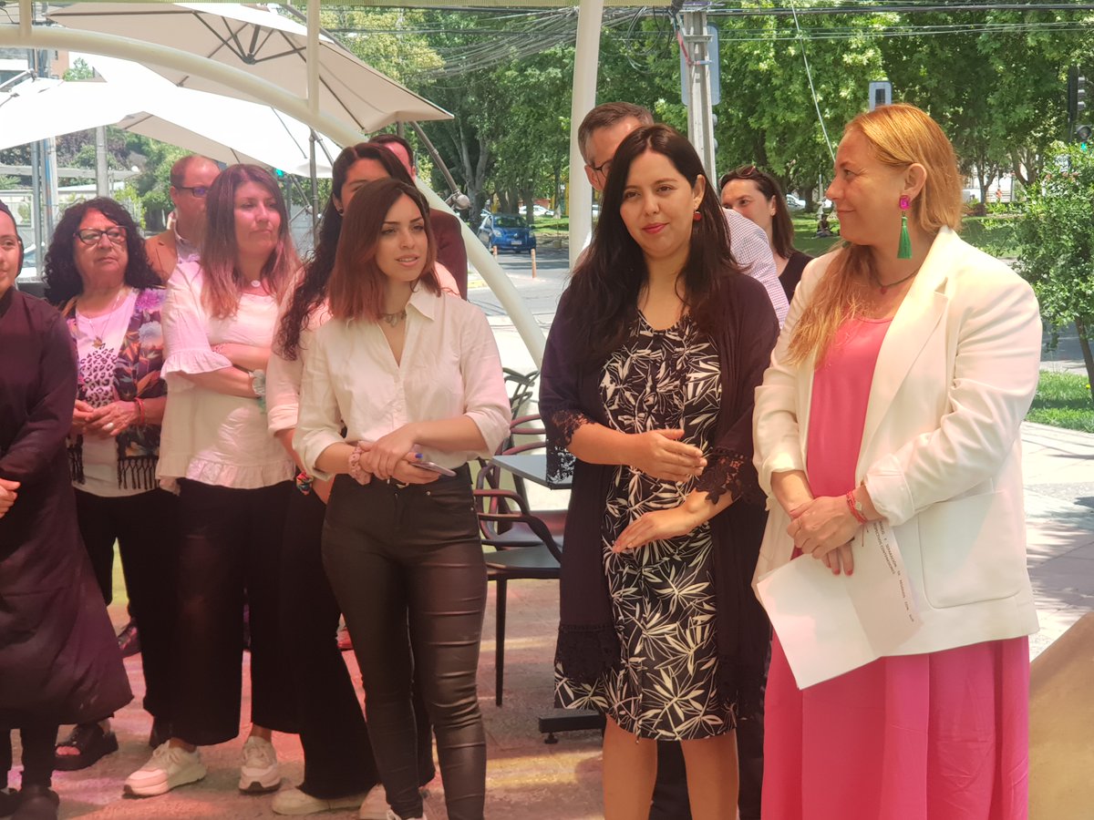 EconomiaMaule's tweet photo. En el contexto de #SemanaPyme @JavieraVivancoI participa en inauguración nueva sucursal By Barcelona (cafetería y gelatería), Pyme apoyada por Corfo, a través del instrumento Activa Inversión y financiado con recursos del FNDR Maule #MejoresPymesMejorChile https://t.co/Qe264psSgF