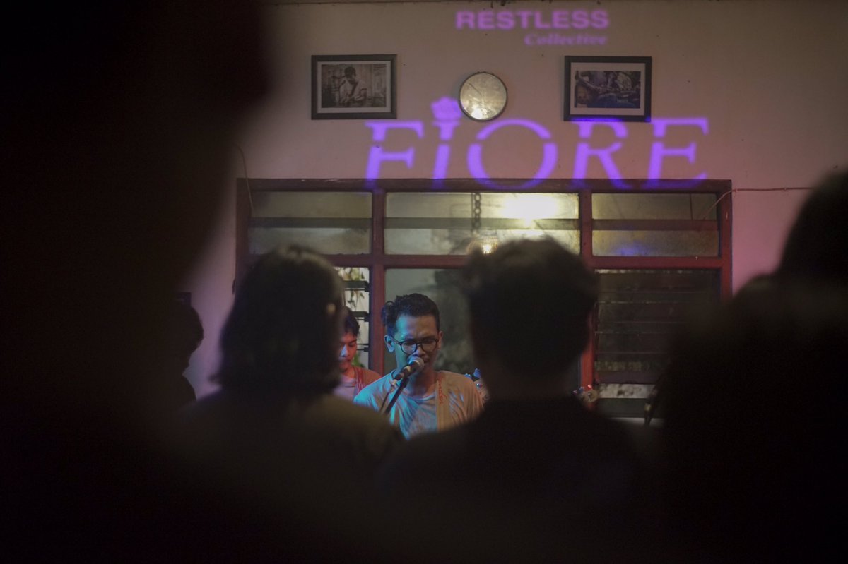 ternyatamedia's tweet photo. Ter-Nyata, kolektif musik @restless_oke belakangan ini sukses menggelar acara musik pop-Alternatif, dimana mereka menandai suksesnya acara tersebut dengan cara meletakkan sekaligus mencurahkan hal-hal yang bersifat gembira pada kepuasan batin. 

Foto: @jonathanyozabad

#terNyata https://t.co/3KT6hc40eG