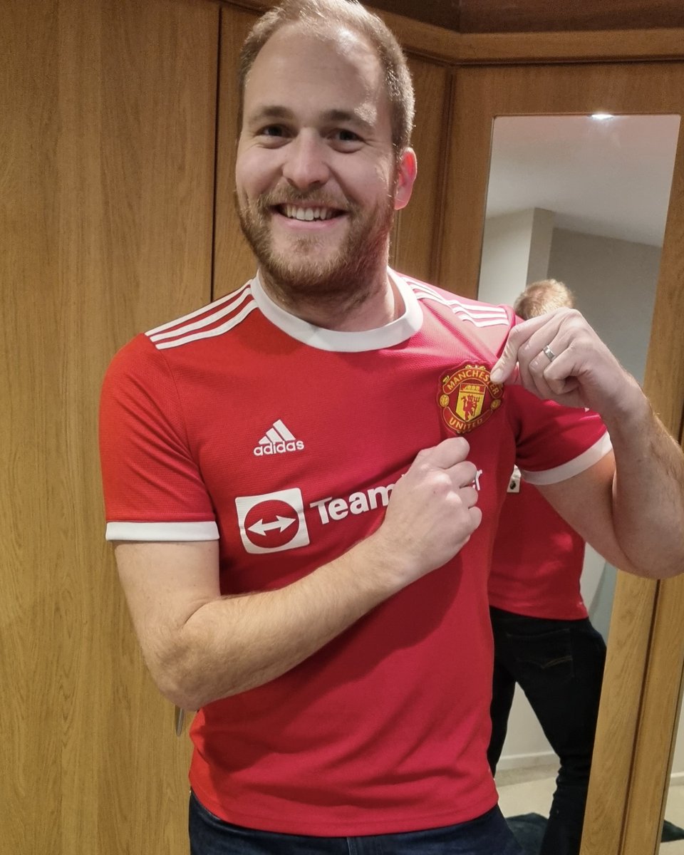 MU_Foundation's tweet photo. 💭 Ahead of the #OldTrafford sleepout, we're delving into some of the reasons why our participants are getting involved 💤

"No-one deserves to be on the streets this Chirstmas, or at any time that matter," says United fan Simon ❤️

📲 Donate: https://t.co/fuPpmwvElb

🧵👇  #MUFC https://t.co/UA3D80Q8sl