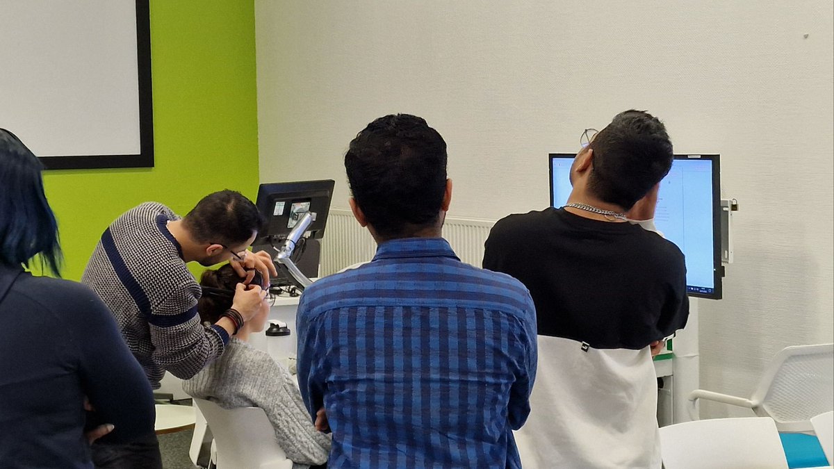 Great day today spending time with <a href="/UWS_SBCI/">UWS School of Business & Creative Industries</a>  Msc Digital Marketing students developing #reality &amp; #neuromarketing experiments using EEG. Many thanks to our PhD student Omar Hraib for helping with the set up &amp; presenting his exciting research project. <a href="/UWSKTP/">UWS KTP Centre</a>  <a href="/UniWestScotland/">UWS</a>