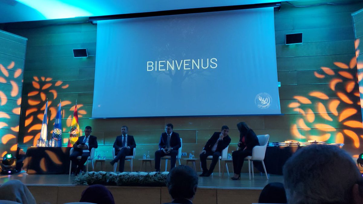 GarciadlacruzES's tweet photo. Hoy nos encontramos en Jaén, en la gala de entrega de premios #MarioSolinas. Los más importantes en el mundo del #AOVE @iocolivenews 👏🏽 https://t.co/PbiIM2fIrC