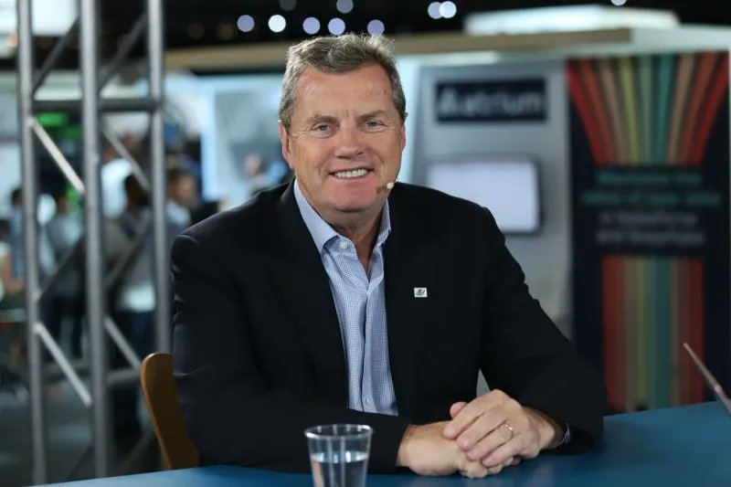 theCUBE's tweet image. In an exclusive interview, @SnowflakeDB CEO Frank Slootman talked to #theCUBE’s @dvellante about Snowflake’s blossoming partnership with #AWS. For more news + analysis on @awscloud and the larger #CloudEcosystem, follow @SiliconANGLE &amp;amp; @theCUBE.
siliconangle.com/2022/11/30/fra…