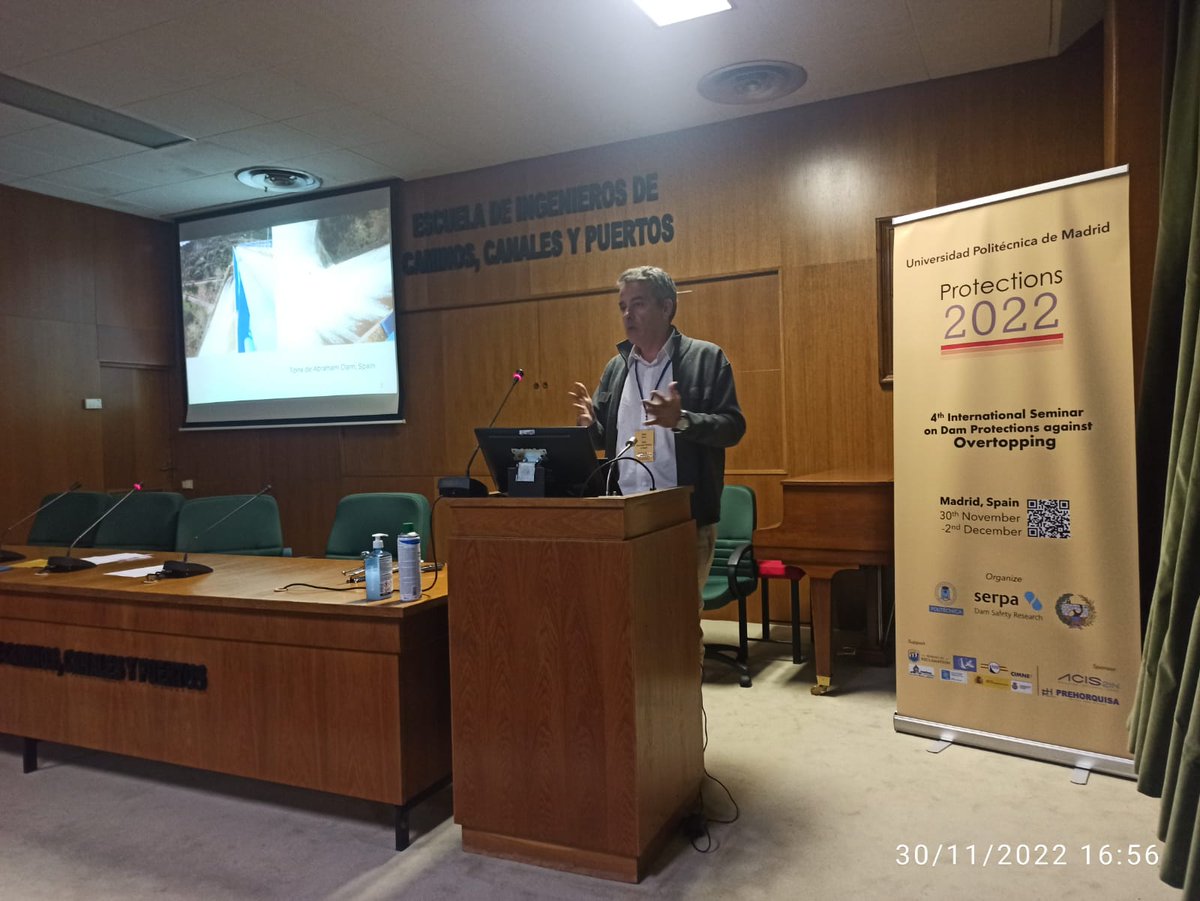 SERPAupm's tweet photo. #Protections2022 Cierra las sesiones de hoy Rafael Morán de @SERPAupm hablándonos de aliviaderos con cajeros altamente convergentes (ACAC) en presas de fabrica @VFC_tuiter @cimne @_fsalazar @SPANCOLD @La_UPM @biblioUPM @UPM_Water @actuaupm @edecgar @carbarlar @caminosupm https://t.co/DZn2bQ0YCK