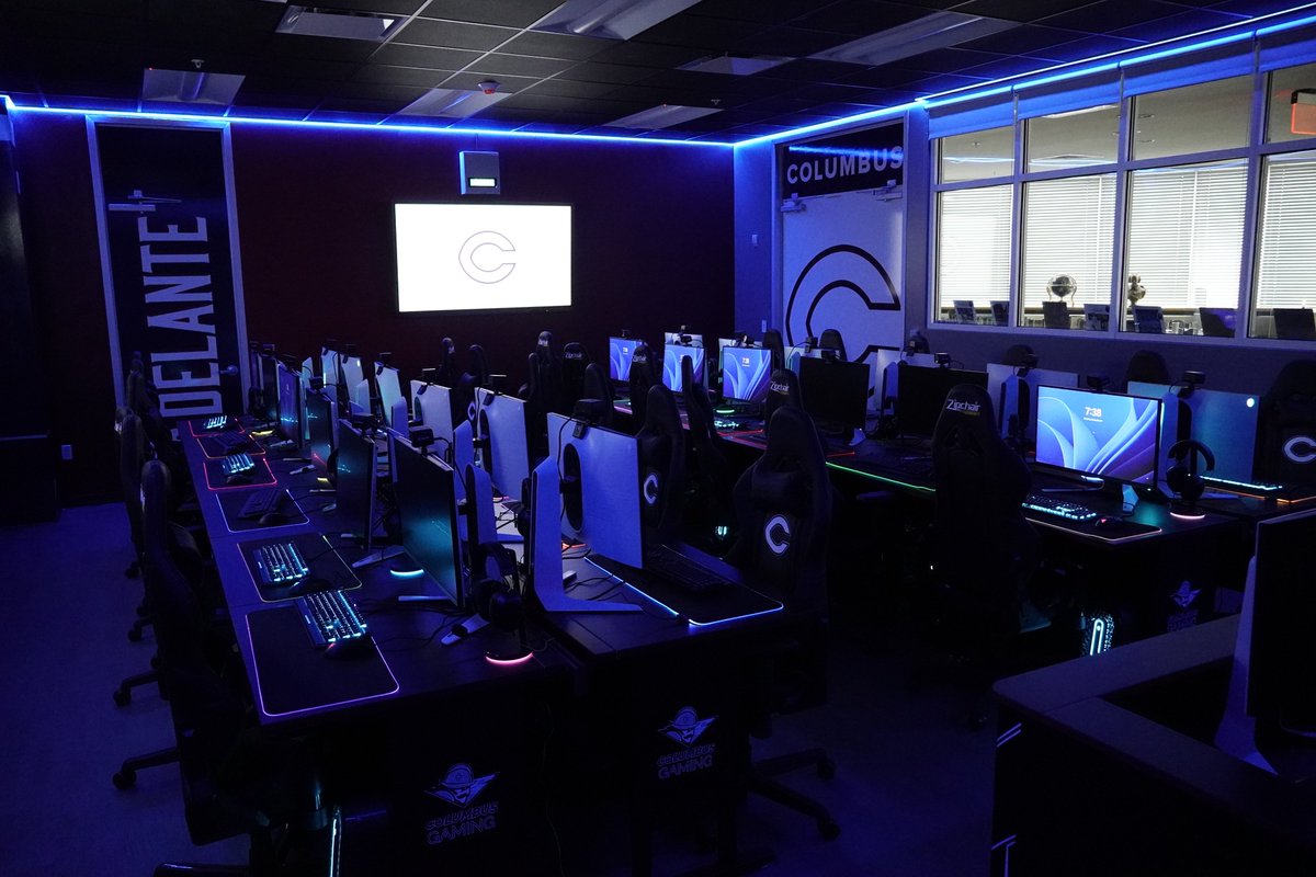 AzorFrank's tweet photo. Proud to have helped my high school @ColumbusHS_Mia equip its new Esports training facility. Powered by @AMDRyzen @amdradeon &amp; @Alienware. A long time ago, when I was in high school, PC gaming was hardly a thing, much less esports, today here we are. Class of '99. ♥️ #CPride https://t.co/nHGU4CLIz3
