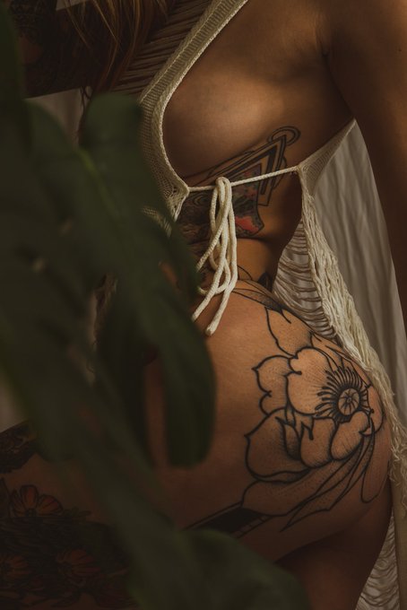 Yesterdays shoot was a fucking vibe ✨ cum see the rest of this set https://t.co/5CG7o2tGwS