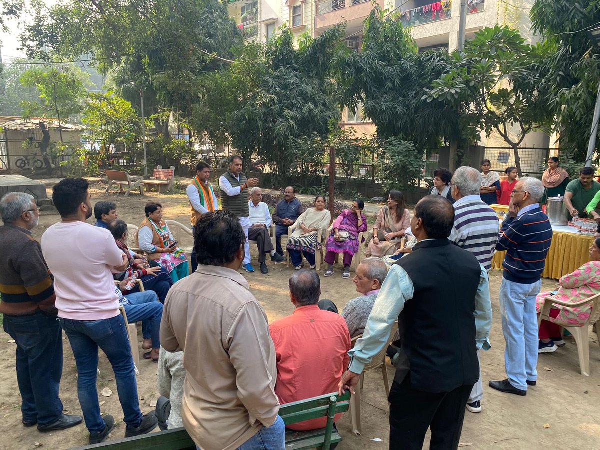 duttabhishek's tweet photo. Corner meeting with residents of Vikram Vihar along with our .@INCDelhi candidate from Amar Colony Ward #Devinder Kumar . Residents will vote for the work we have done in the last 5 years . Did more then we committed before my election’s. #Delhimcdelections https://t.co/yjNugm8TfL