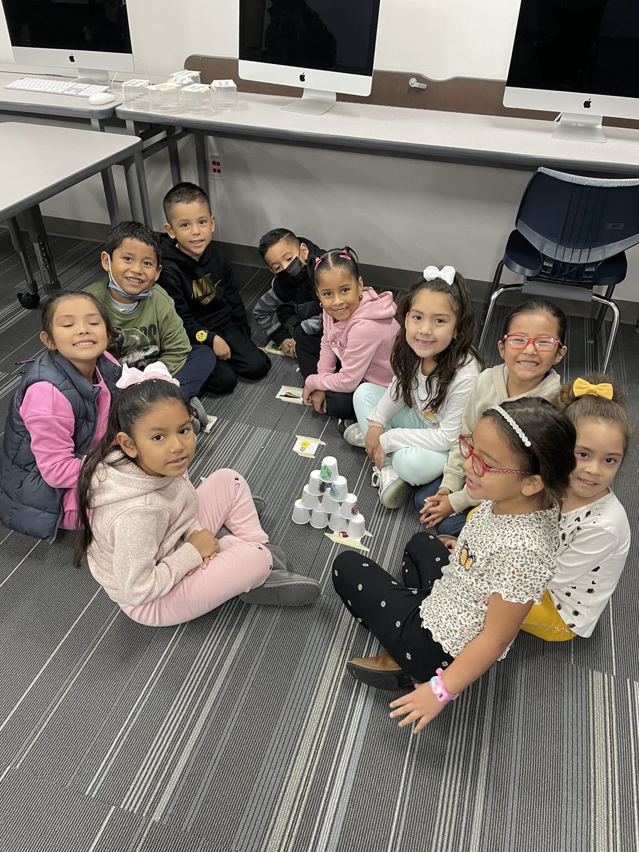 Ms_Mitchell4's tweet photo. Wednesday is by far my favorite! STEM DAY!!! Today we made our own ornaments and stacked a Christmas tree 🎄 Featured our very proud kinders  #ruthes #misd https://t.co/5eQ2pq4M1E