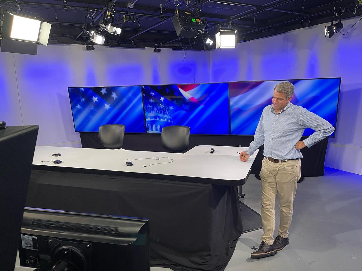 theJeffAdams's tweet photo. Hanging at @newsmax today. #NewsMax #news #consertive https://t.co/GFBZ5aZVtL