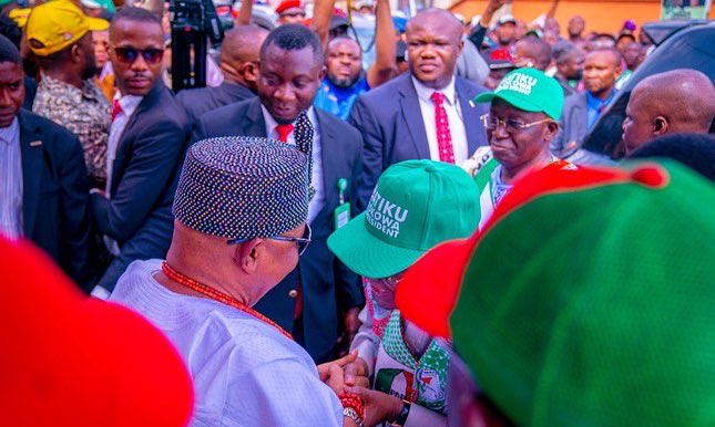 atiku's tweet photo. It was my honour and pleasure to lead my team to the palace of Deji of Akure, Oba Aladetoyinbo Aladelusi, Odundun II. I am even more pleased with his kind speech, &amp; my promise to him is that Akure and the whole of Ondo state will not be left behind in our plan to Recover Nigeria. https://t.co/81vKmFIcPv