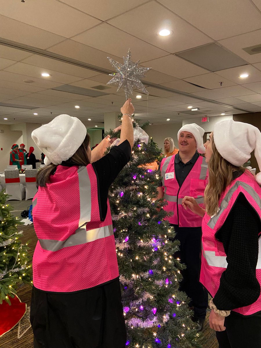 SouthportMB's tweet photo. Today the Southport team are in Winnipeg helping make a wish come true!
Stay tuned for more fun throughout the day!
#TreesOfJoy #MakeAWish #Southport https://t.co/4yZv94GXZI