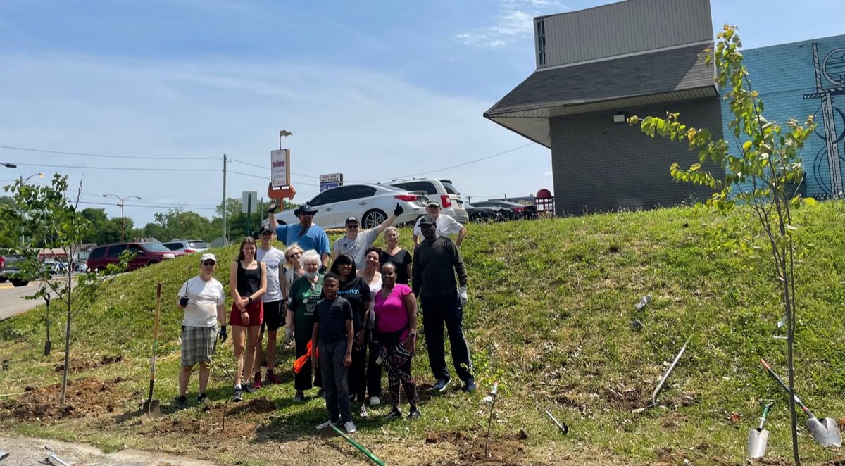 It's the last day to apply for one of our community grants! The grant program accepts proposals up to $500 to help support grassroots community initiatives in Memphis. Visit memphiscitybeautiful.org/community-gran… to learn more or apply.