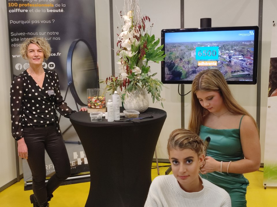 Lors du salon de l'artisanat, <a href="/Cerfrance85/">Cerfrance Vendée</a> &amp; <a href="/UNEC_Officiel/">UNEC_Officiel</a> ont signé leur nouveau partenariat

L'UNEC (Union Nationale des Entreprises de Coiffure) est l’organisation professionnelle du secteur de la coiffure

Un engagement fort aux côtés des professionnels de la coiffure🚀