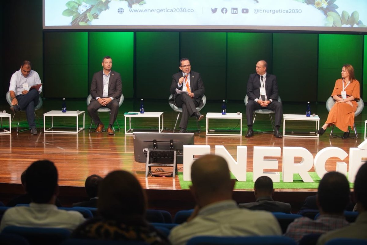 EAFIT's tweet photo. "Cómo afrontamos las dificultades es lo que nos define. El objetivo de este panel es encontrarnos para entregar los resultados de esta alianza a la sociedad. Es una rendición de cuentas con mirada al futuro" @jairojespinosa, director científico de @Energetica2030 https://t.co/2PR0DYE3l9