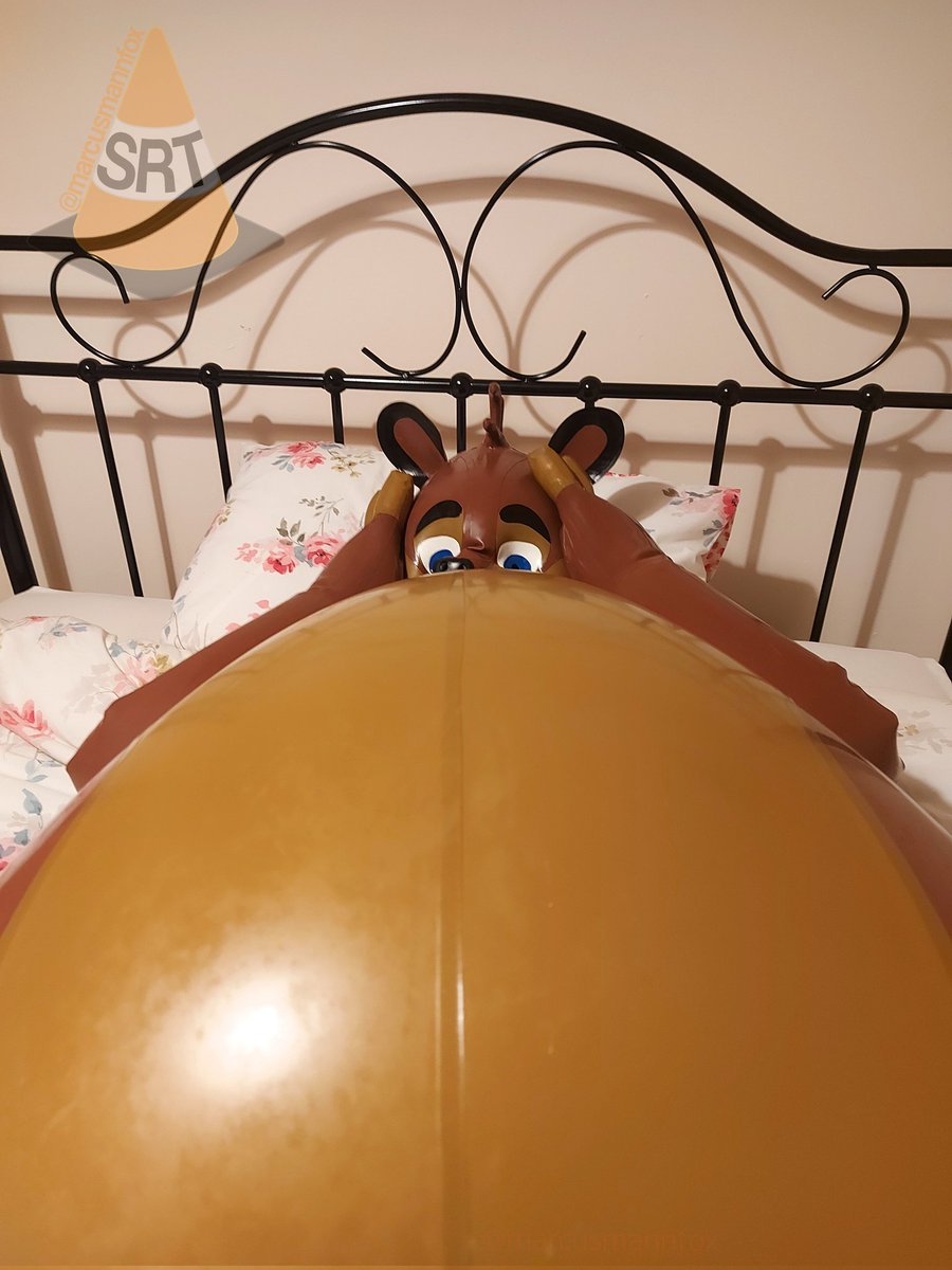marcusmannfox's tweet photo. Hey there what have you got in your hand? A pump? W-wait what are you doing to my nozzle? G-get off! Don't you dare-mrpppphg! 🦦🎈���� https://t.co/HWjWlyYkru