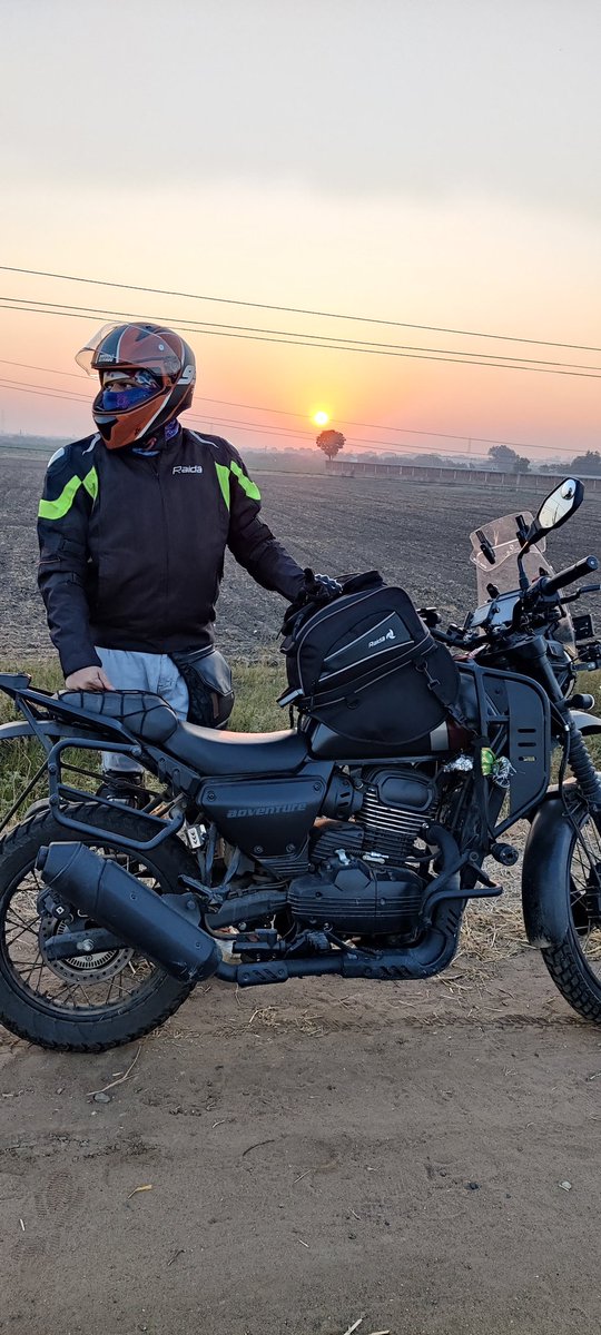 WildTyres's tweet photo. Sun rise https://t.co/8VNoHLYP7H