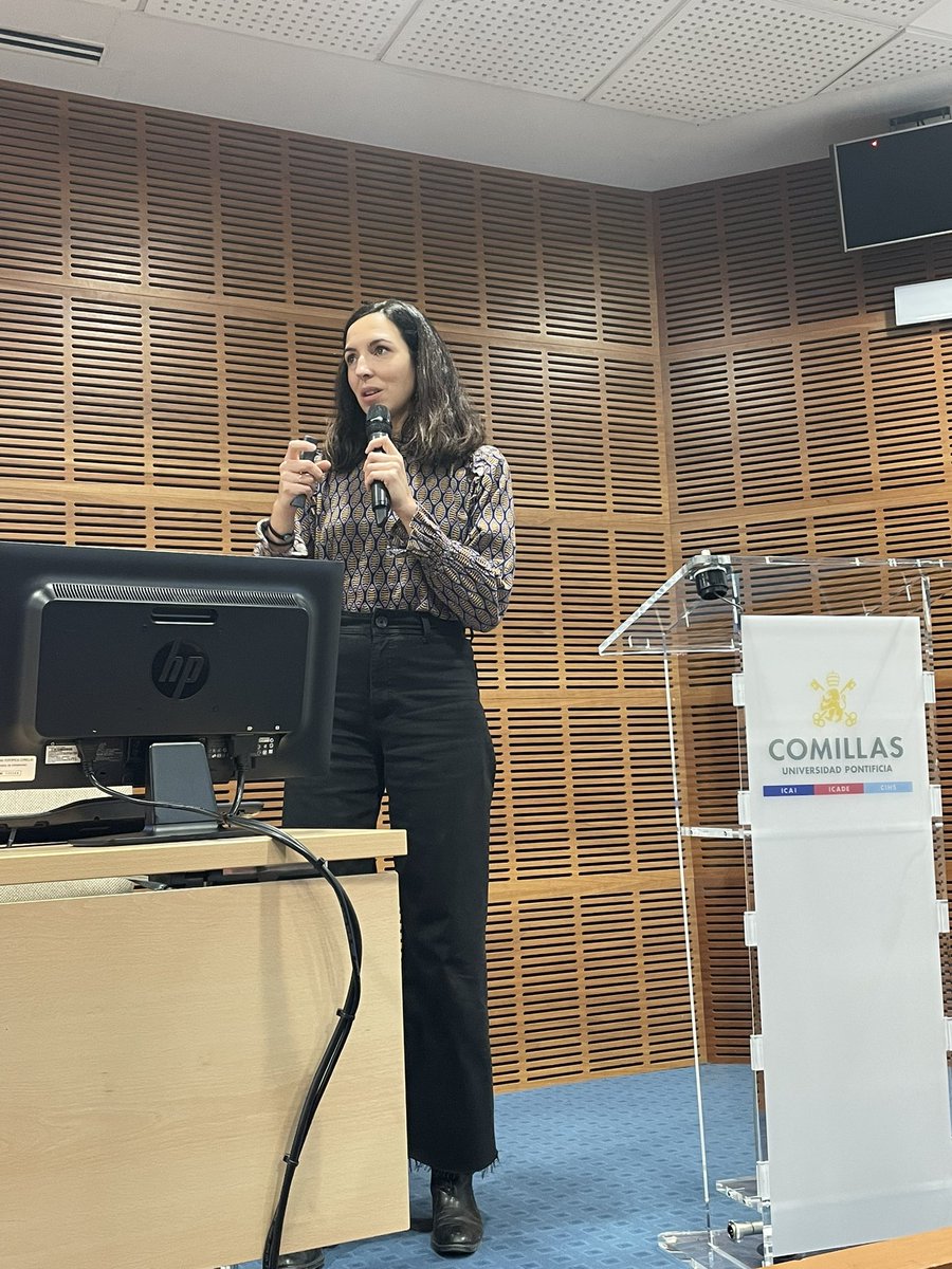 sorayacasla's tweet photo. Marta Villarino @martuki_v nutricionista del #HospitalInfantaSofia nos habla de recomendaciones concretas sobre nutrición en el paciente oncológico en función de los efectos secundarios. #muynecesarias
@_SEEO_ 
@IpsenGroup https://t.co/E6oYZvHxTI