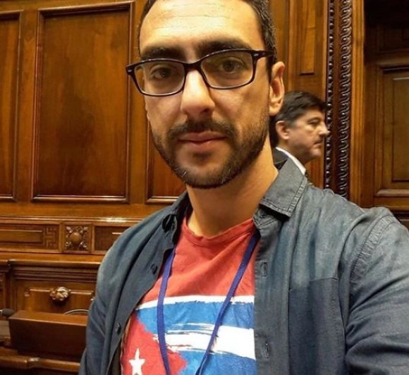 titodepando's tweet photo. Mañana, el generoso pueblo uruguayo, acredita 350 lucas en la cuenta SUELDO de ésta laucha. https://t.co/KBIozAtkeV