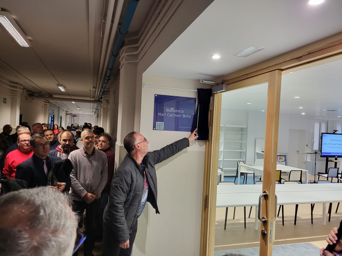 iesteveterradas's tweet photo. Estem molt contents perquè avui hem cel.lebrat la inauguració de la nostra Biblioteca Mari Carmen Brito. Volem agrair la presència de l'alcalde @antoniobalmon i de la seva família. Mari Carmen t'estimem. Sempre estaràs amb nosaltres.@amiguel_FP https://t.co/I51x4Tcaal