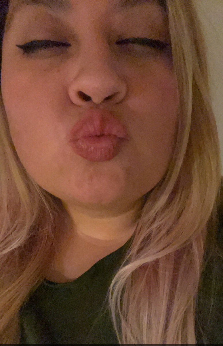 mmmkrystal22's tweet photo. Sending kisses to you guys!! Tomorrow is the start of my birthday month 🙌🙌bless your girl so I can make my 34th fun 😝 $KayH1988 #decemberbaby #birthdaygirl #cashapp #blessed #missingtexas https://t.co/fpm6lkv18g
