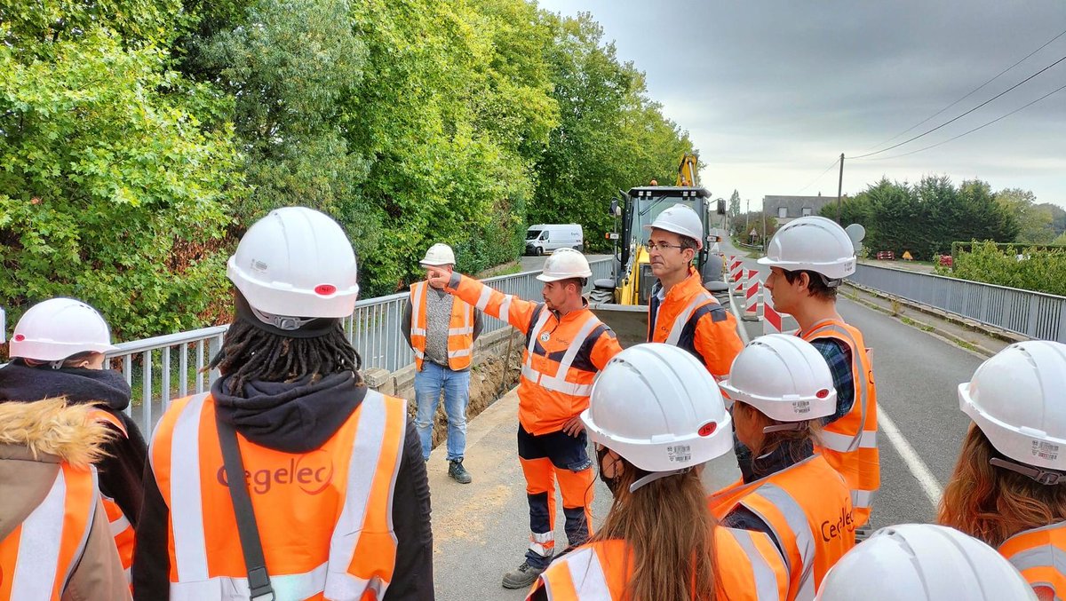 VINCIEnergies's tweet image. En France, 80 000 jeunes décrochent chaque année du système scolaire 🇫🇷

Afin de palier à ce problème, nos équipes chez #Cegelec Angers Infras ont organisé avec Réseau Etincelle une semaine de formation afin d&apos;accueillir 12 jeunes de 16 à 25 ans dans nos entreprises 👷‍♂️