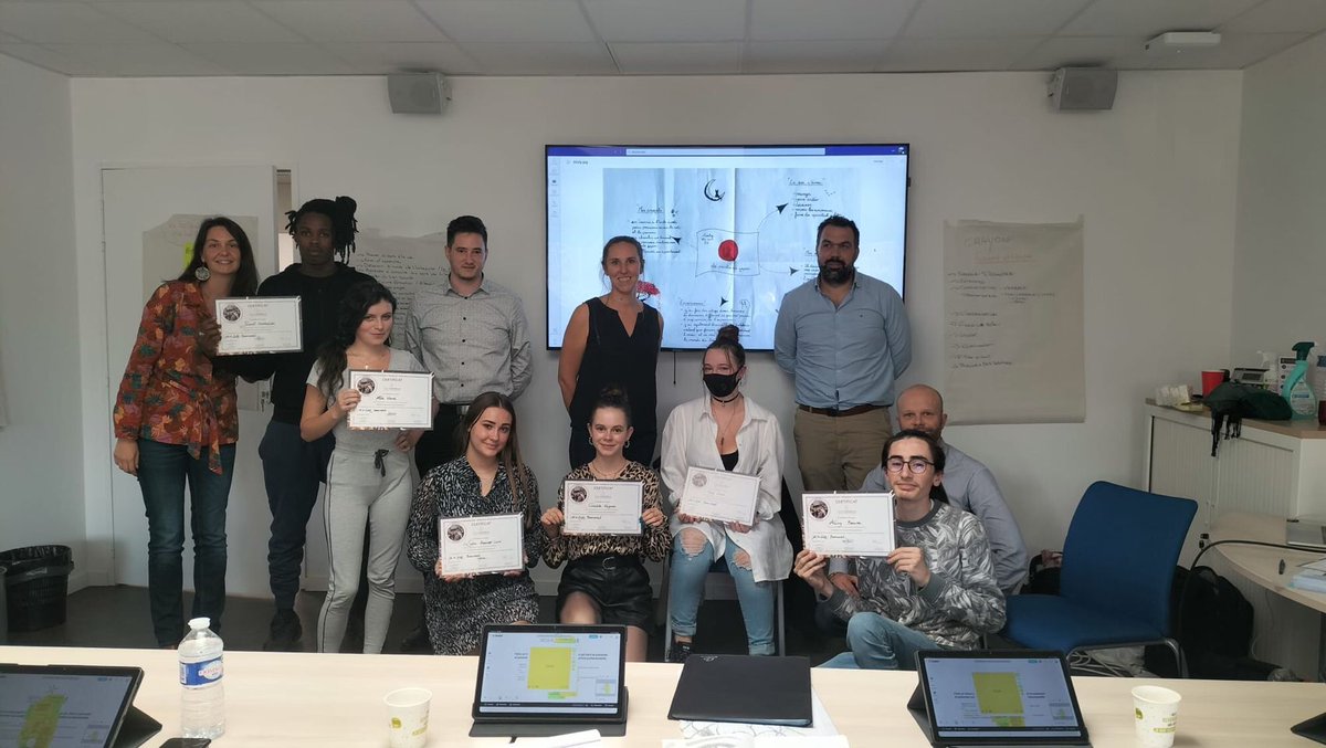 VINCIEnergies's tweet image. En France, 80 000 jeunes décrochent chaque année du système scolaire 🇫🇷

Afin de palier à ce problème, nos équipes chez #Cegelec Angers Infras ont organisé avec Réseau Etincelle une semaine de formation afin d&apos;accueillir 12 jeunes de 16 à 25 ans dans nos entreprises 👷‍♂️