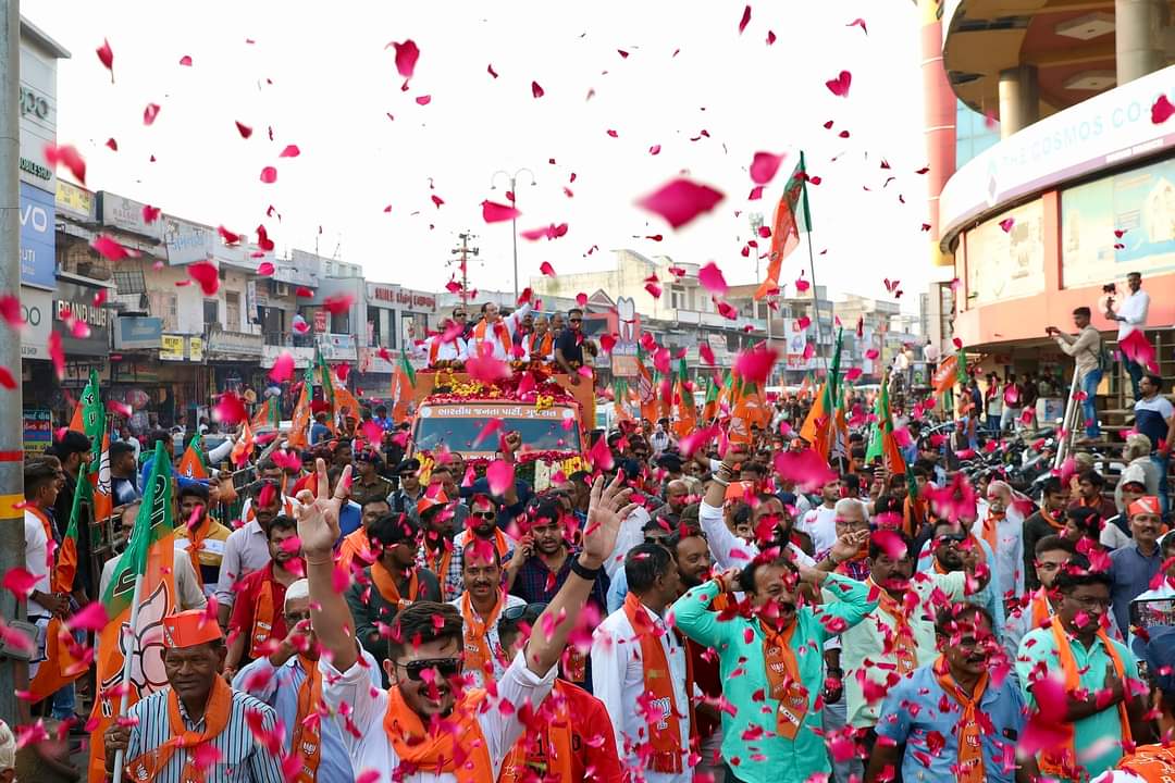 BJPMahilaMorcha's tweet photo. केसरिया गुजरात!

#Kheda https://t.co/gre6e9ydhH