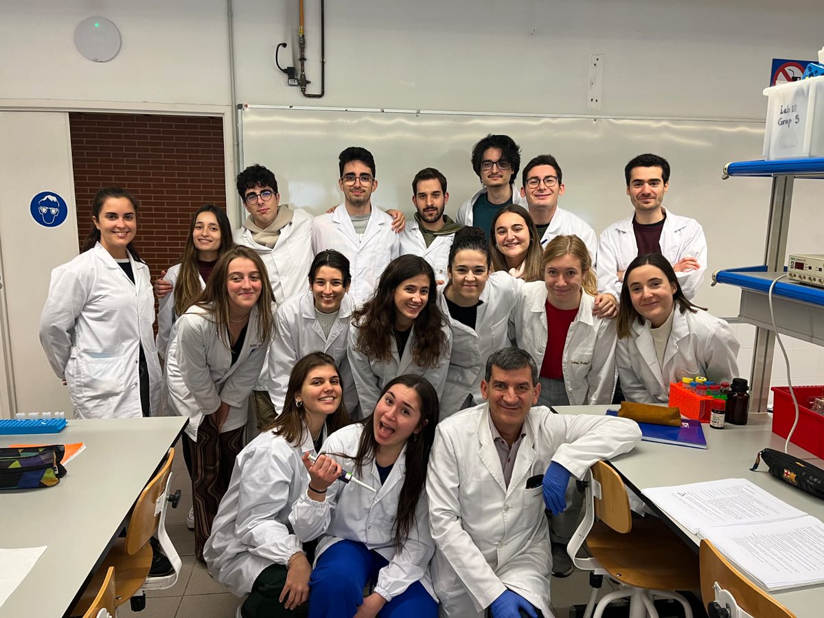 Aida Mata Ventosa (@aidamatav) on Twitter photo Last day of the last shift of LabIII, and see their bright faces! Keep it up, lads, and good luck! <a href="/BQBiomedMolUB/">Biochemistry & Molecular Biomedicine UB</a> #biochemistry Last day of the last shift of LabIII, and see their bright faces! Keep it up, lads, and good luck! <a href="/BQBiomedMolUB/">Biochemistry & Molecular Biomedicine UB</a> #biochemistry