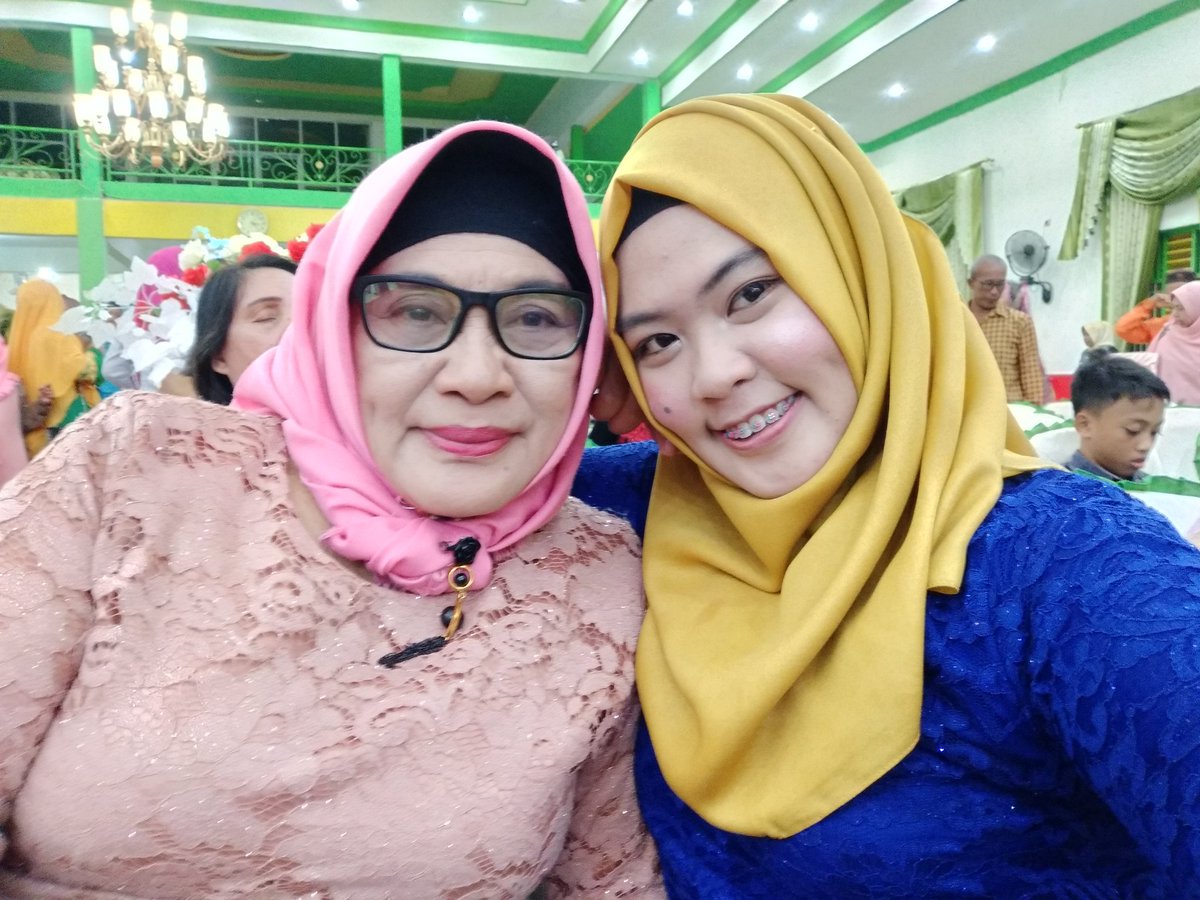 Baru menyadarinya ternyata rezeki aku dan saudara" aku berbeda.
Aku Allah berikan rezeki yang tidak ada duanya, engkaulah rezekiku (mama),jika engkau adalah rezekiku maka sikap dan prilakumu adalah tabunganku diakhirat.

Akan ku perbaiki.