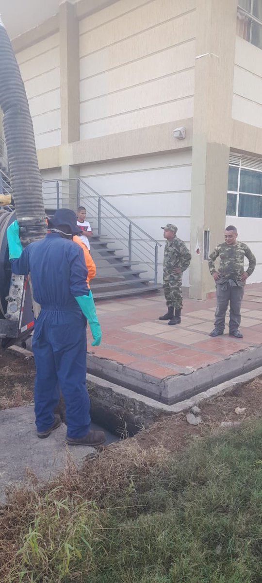 CMGRDVPAR's tweet photo. #Gestion Comprometidos con nuestra Entidades Operativas @CMGRDVPAR realizó la limpieza de las baterías sanitarias en el Batallón de Ingenieros #Valledupar @Ingenieros_EJC gracias a esta invención con el #CamionVactor se logró contrarrestar situación de riesgo. @SecGobiernoVup https://t.co/Ghc0Z6HNSU