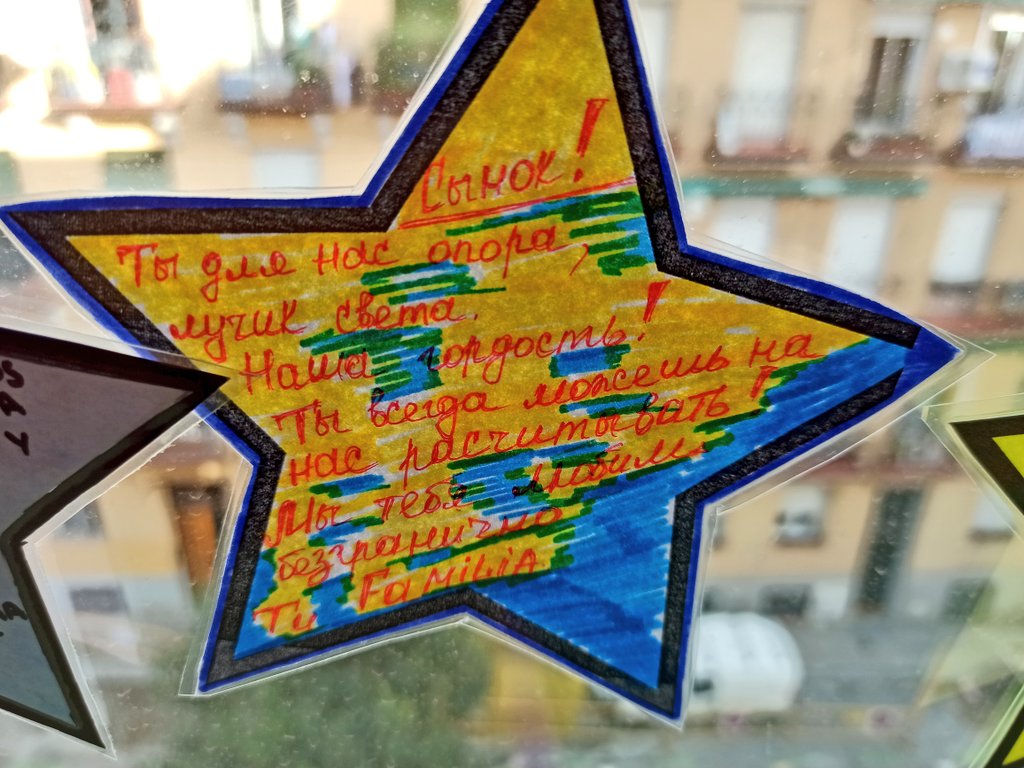 AdelosRios1933's tweet photo. Gracias a todas las #familias por vuestros mensajes de apoyo, cariño, confianza y amor hacia vuestros hijos e hijas. 🌟😘🌟😚🌟😀🌟😳🌟😍
¡Ha sido un día muy emocionante!
#Sorpresas #EducaciónEmocional #ProgramaReto @esolysol11 #Sonrisas #Estrellas #Emociones #Ilusión https://t.co/CngI21LTjV