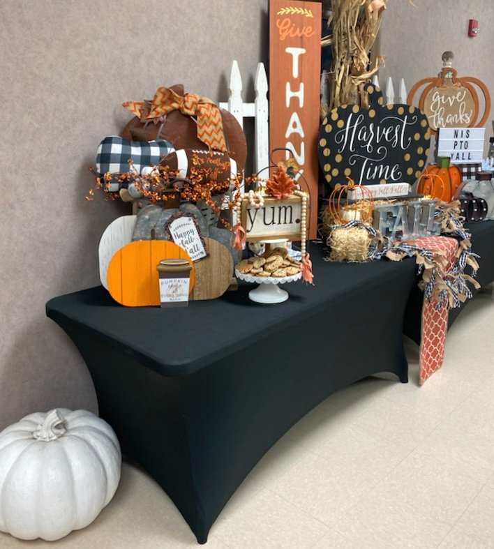 NizherDiazVela's tweet photo. Thank you PTO for our last delicious #falltreat 🍂 @TISDNIS https://t.co/FkeNqDWy7u