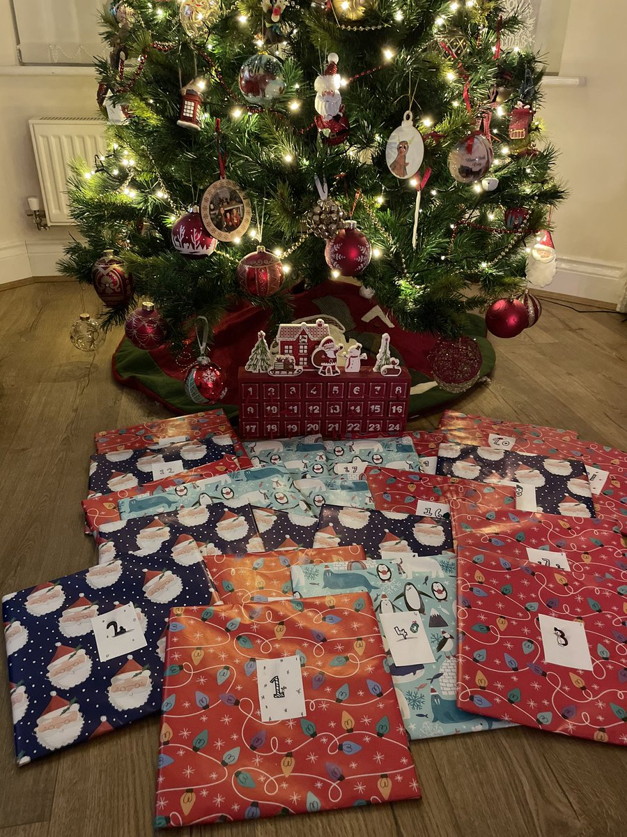 The elves have been busy tonight getting everything ready for our book advent calendar in class 2 @NewSilksAcademy tomorrow. I am sure the children will be excited to to see who receives the first book 🎅📚 #booksasgifts