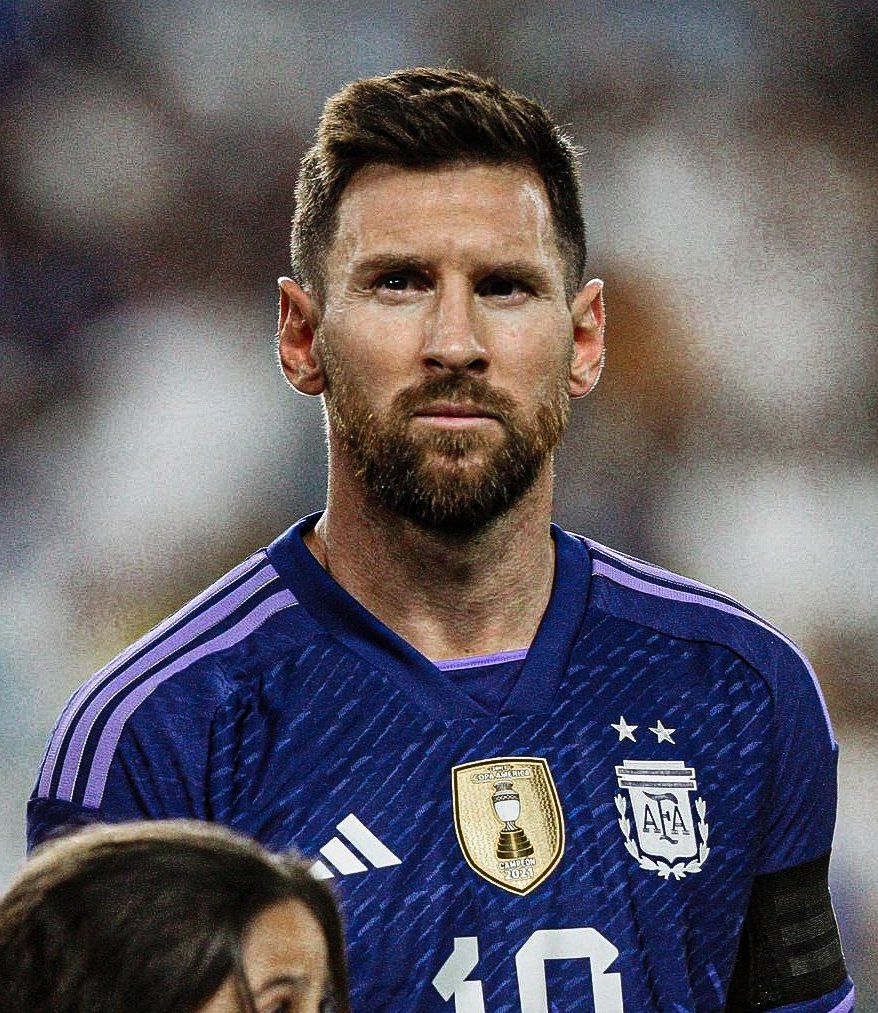 Lionel Messi, kariyeri boyunca hiçbir turnuvanın grup aşamasında elenmedi.