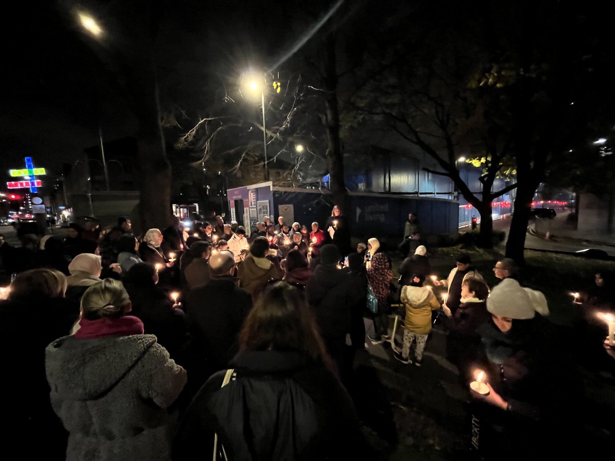 spmarylebone's tweet image. A moving candlelit vigil on Lisson Green Estate gathered with families, community &amp;amp; faith leaders, our MP &amp;amp; Lord Mayor of Westminster. Praying for peace on our streets. @dioceseoflondon @LM_Westminster @KarenPBuckMP @aicha_less ⁦@mychurchstreet⁩ ⁦@area_two⁩